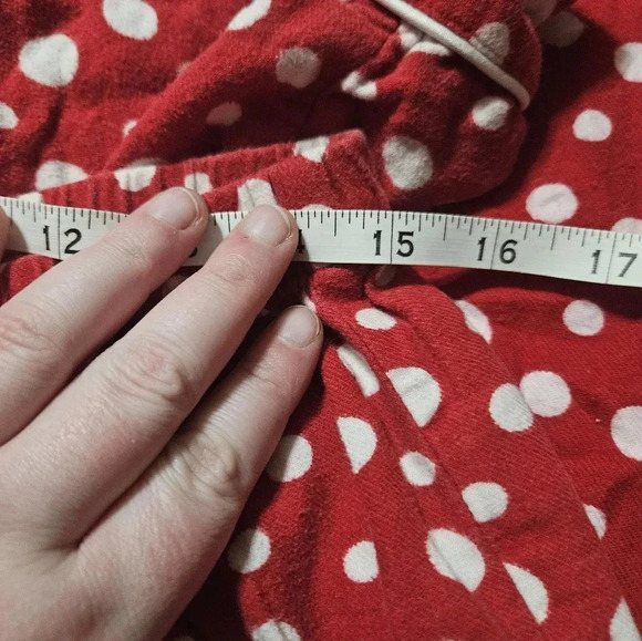 Kim Roger's red and white polka dot pajama set! - Picture 4 of 7